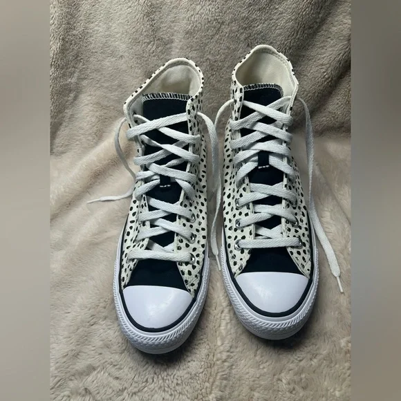 Converse high-top sneakers are the "Welcome to the Wild” womens size 10 - Picture 2 of 7